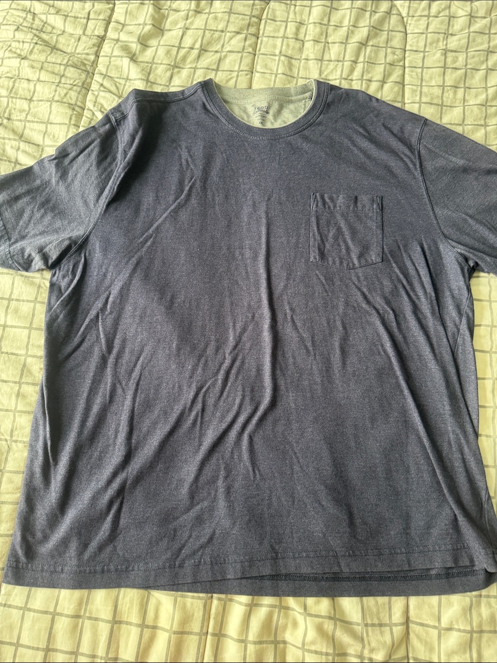 Izod Men's Short-Sleeve Pocket Tee in Navy